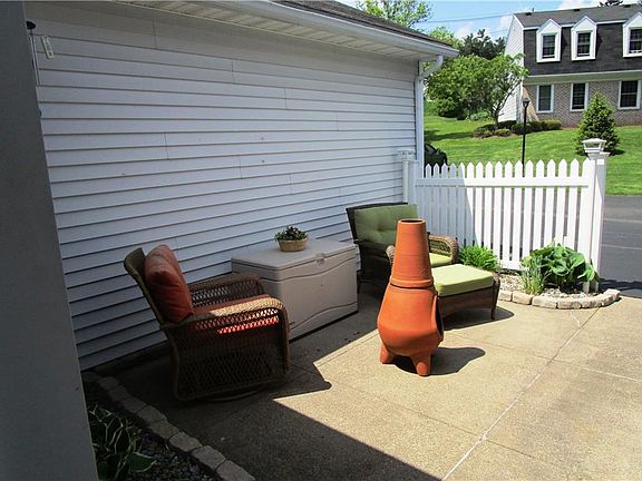 3rd image of 6 Duxbury Hts