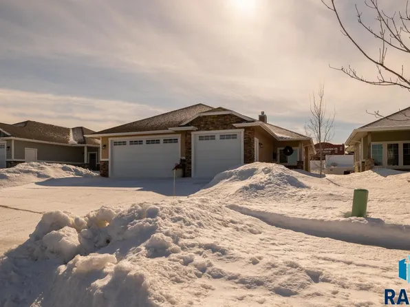 8633 W Bryggen Ct, Sioux Falls, SD 57107