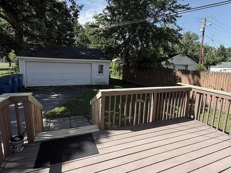 11340 Sherman Ave — Photo 5