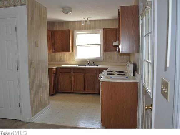 5th image of 3936 Eastland Ave #B