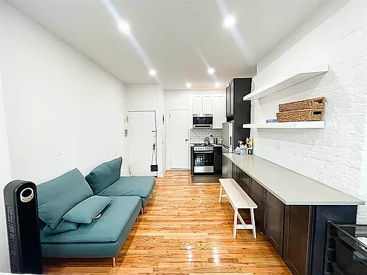 Rented by Bond New York | media 29