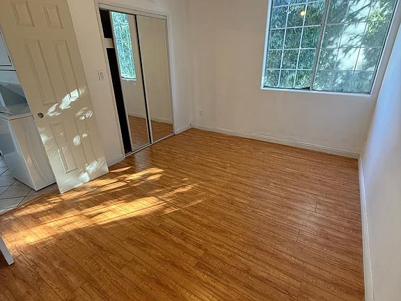 4th image of 13530 Moorpark St APT 6