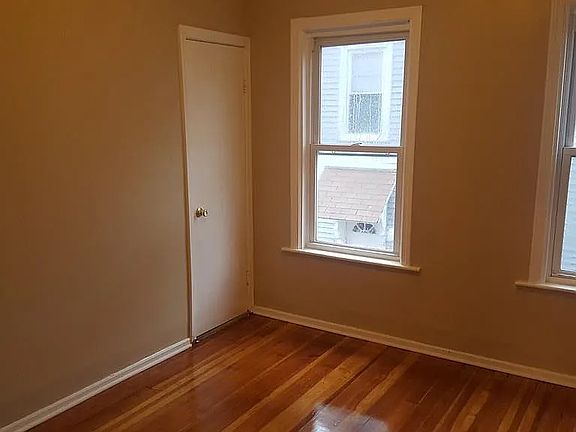 2nd image of 26 Richmond St #2