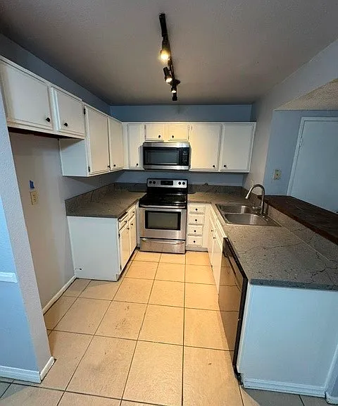 1400 W Edgehill Rd #11 — Photo 2