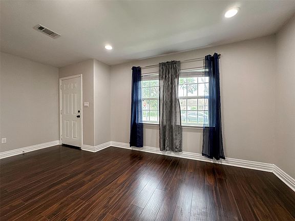 3rd image of 2902 Elser St