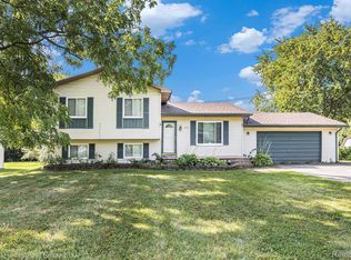 1815 Ruby Ave, Rochester Hills, MI 48309