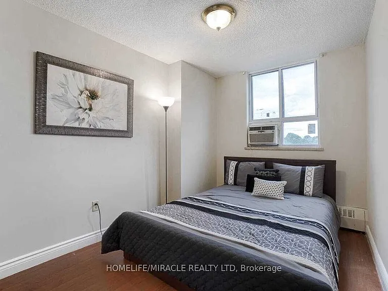 1625 Bloor St E — Photo 19