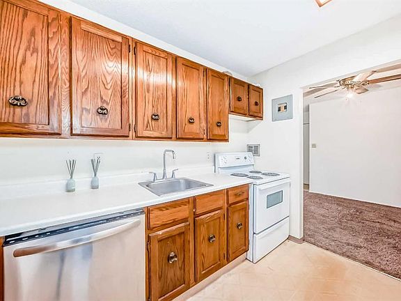 4th image of 315 W Southampton Dr SW #1312