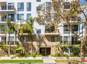 121 S Canon Dr, Beverly Hills, CA