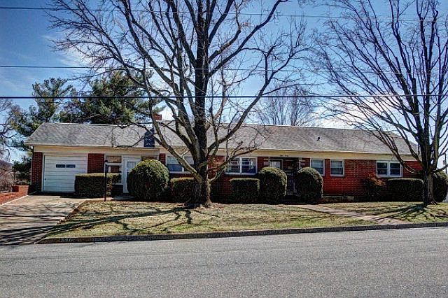 1st image of 840 S Dogwood Dr