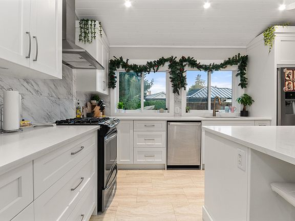 3rd image of 46022 Clarke Dr