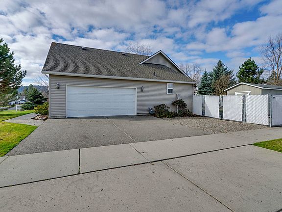 3rd image of 4451 N Huntercrest Dr