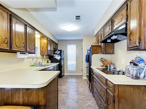 5th image of 3412 Lynbrook Dr