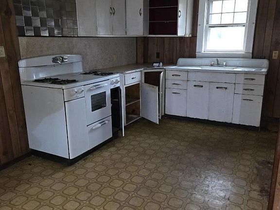 3rd image of 157 Westfield Ave