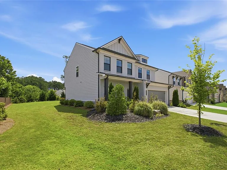 2700 Westgate Park Dr — Photo 2