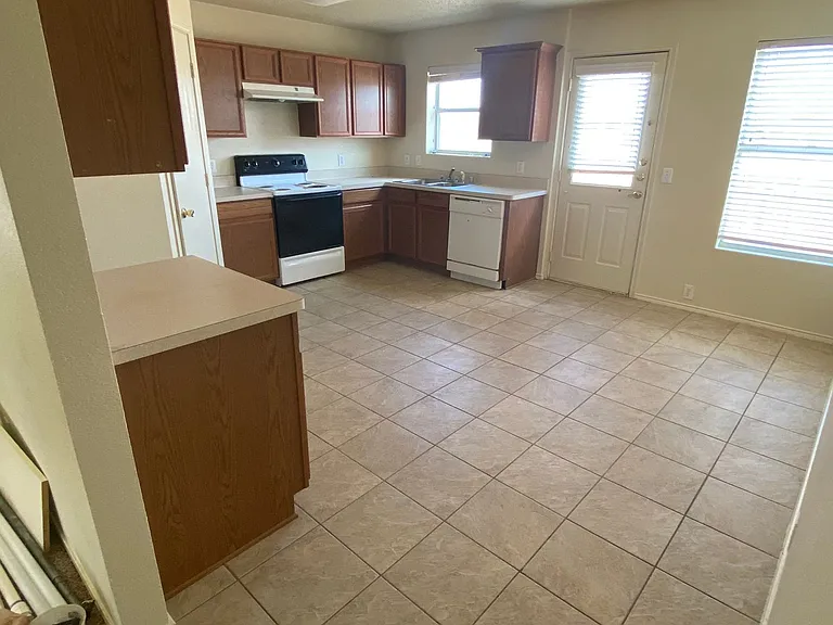 4505 Merlot Dr — Photo 4