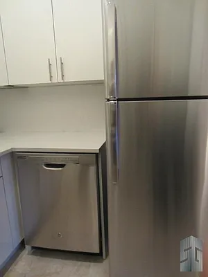 Rented by Skyline Group Real Estate | media 8