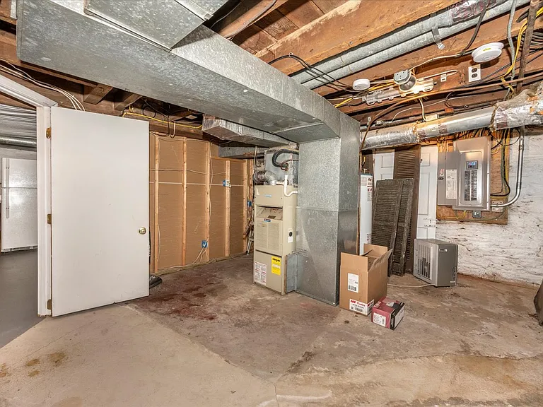 315 W Patrick St — Photo 43