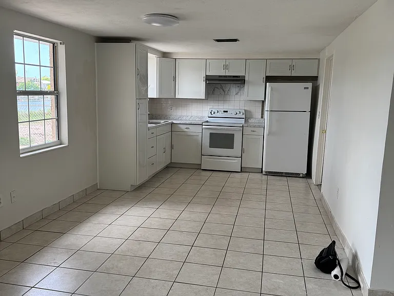 3852 Sunray Dr — Photo 6