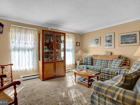 4th image of 612 Morgan Dr E