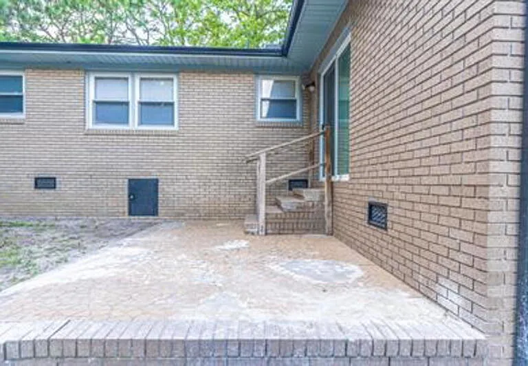 205 N Glover St — Photo 45