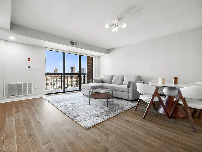 700 1st St #14F — Photo 6