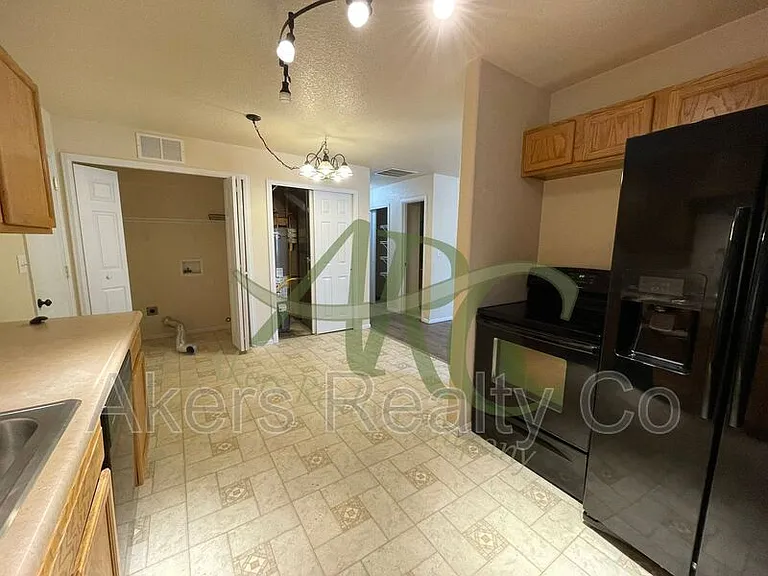 746 S Legend Ln — Photo 6