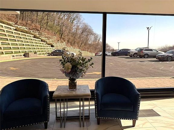 4th image of 755 Narrows Road N #305