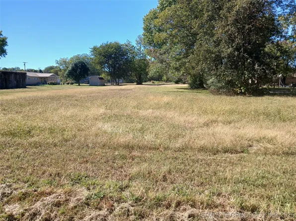 E Linn St, Wagoner, OK 74467