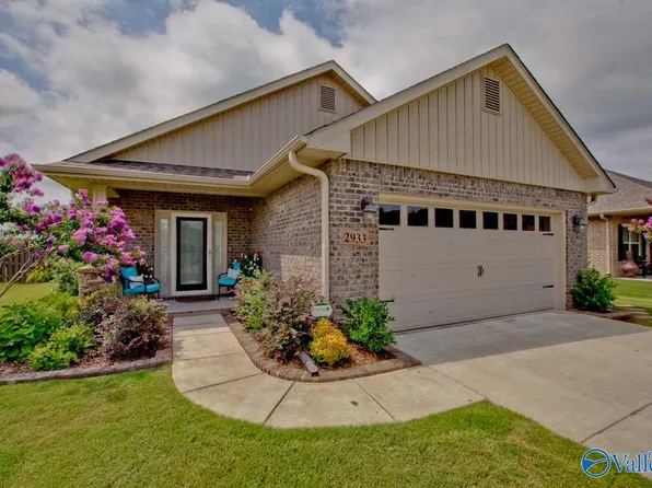 2933 Pasture View Ln SE, Owens X Rds, AL 35763