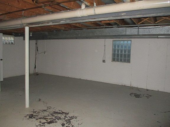 2nd image of 16707 Paxton Ave