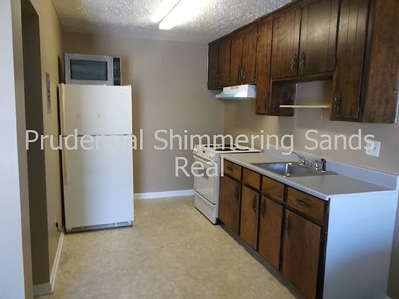 4th image of 644 W Caladium Cir APT 102
