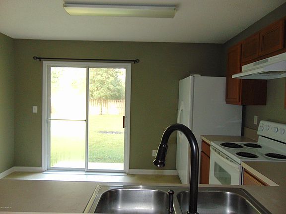 3rd image of 880 Wynfield Cir