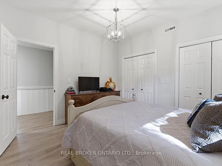 4589 Watson Rd S — Photo 31