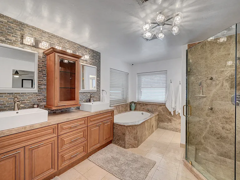 7085 Palmyra Ave — Photo 14