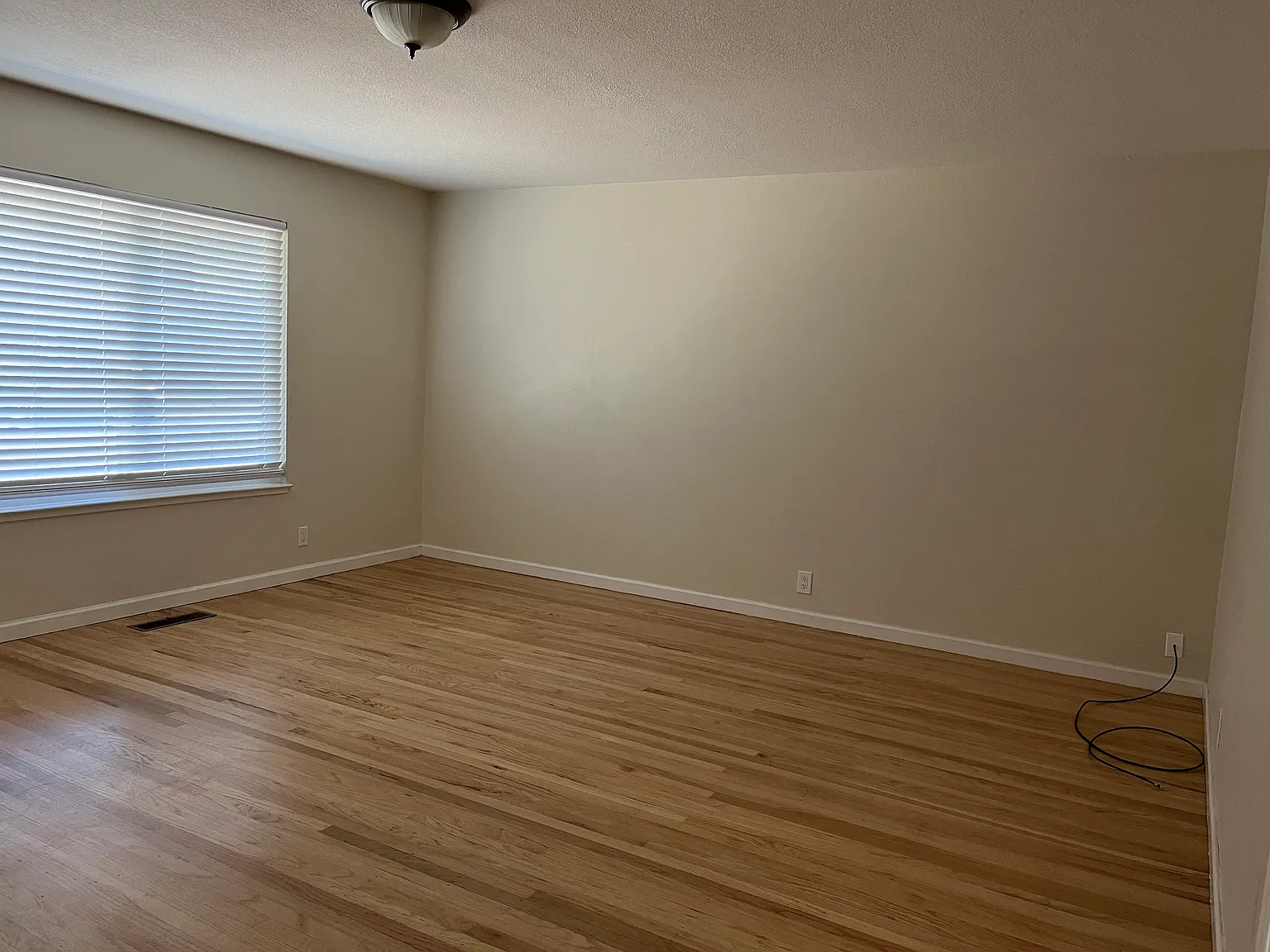4 bed, 1489 sqft, $4,000 — Photo 2