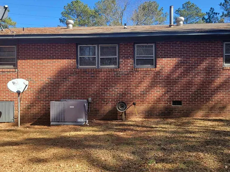 567 Talbert Rd — Photo 2