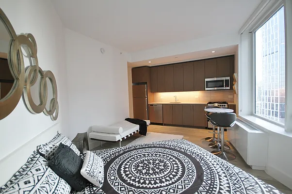 Rented by Red Apple Group | media 41