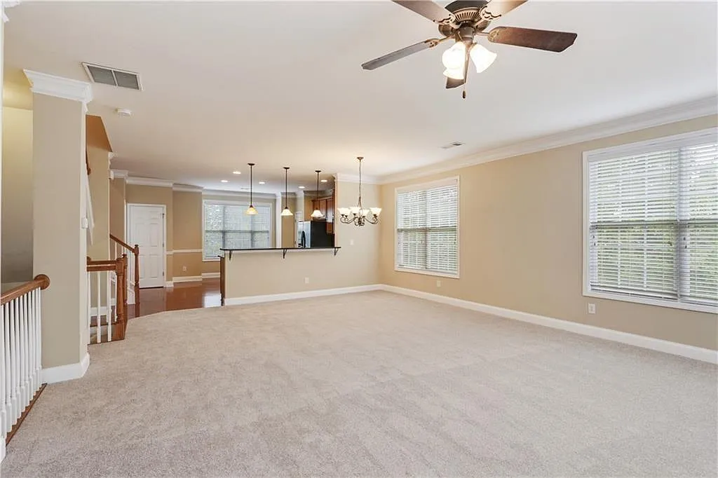 3 bed, 3.5 bath, 2190 sqft, $2,600 — Photo 4