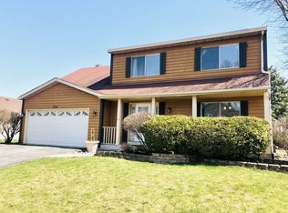 2315 Lakeside Dr, Aurora, IL 60504