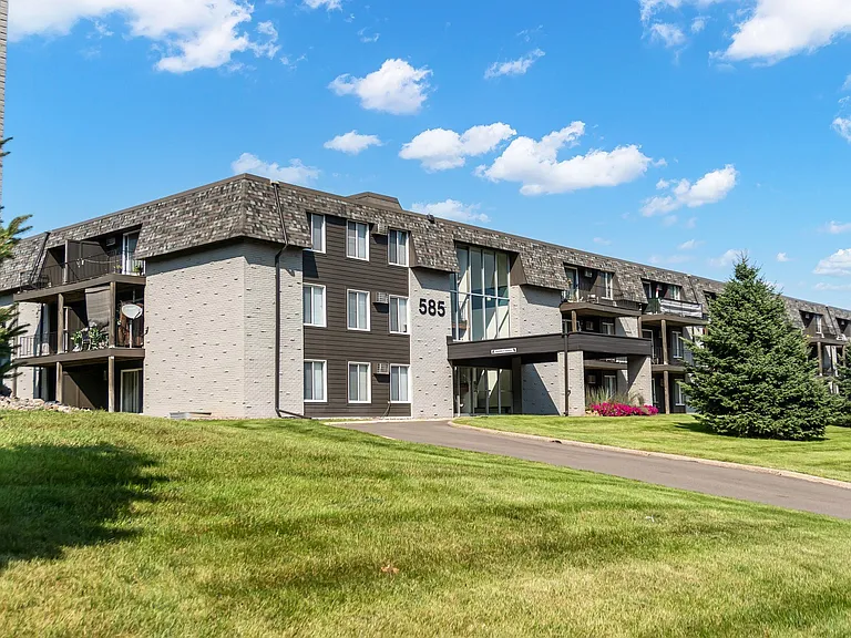 Shoreview Grand — Photo 30