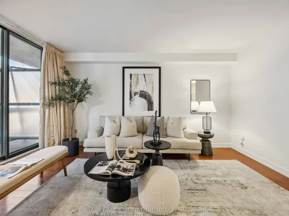 212 Saint George St #201, Toronto, ON M5R 2N5