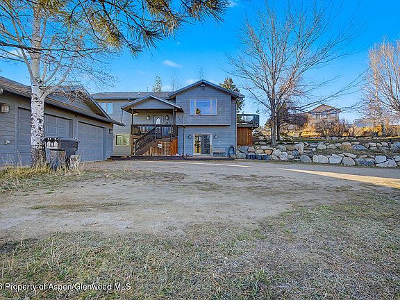 4th image of 1040 Bryan Way