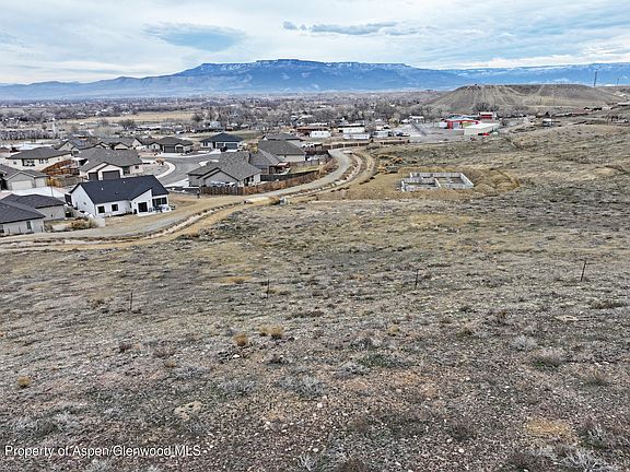 3rd image of 104 Dry Creek Ct