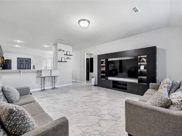 825 NW 67th Ave, Bentonville, AR 72713