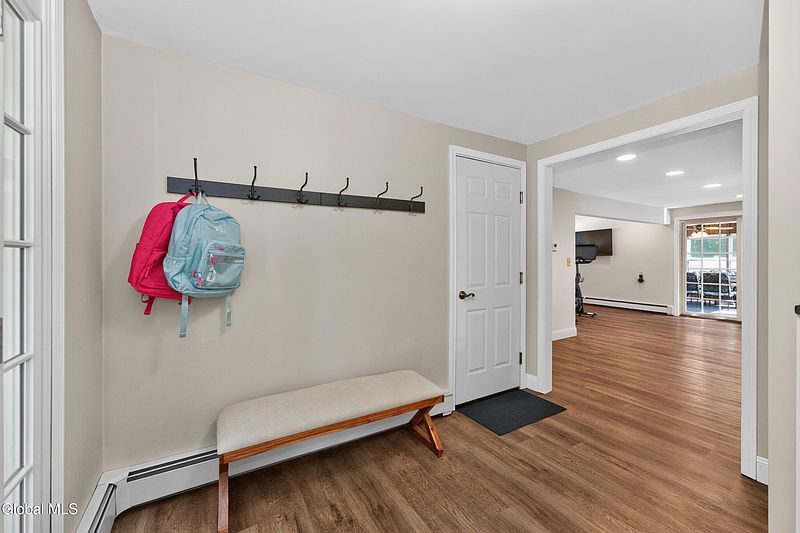 4th image of 14 Ponderosa Drive