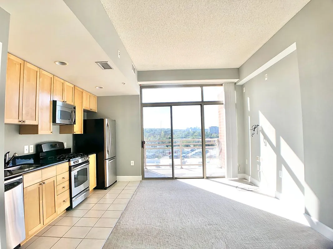 Studio, 1.0 bath, 411 sqft, $1,775 — Photo 2