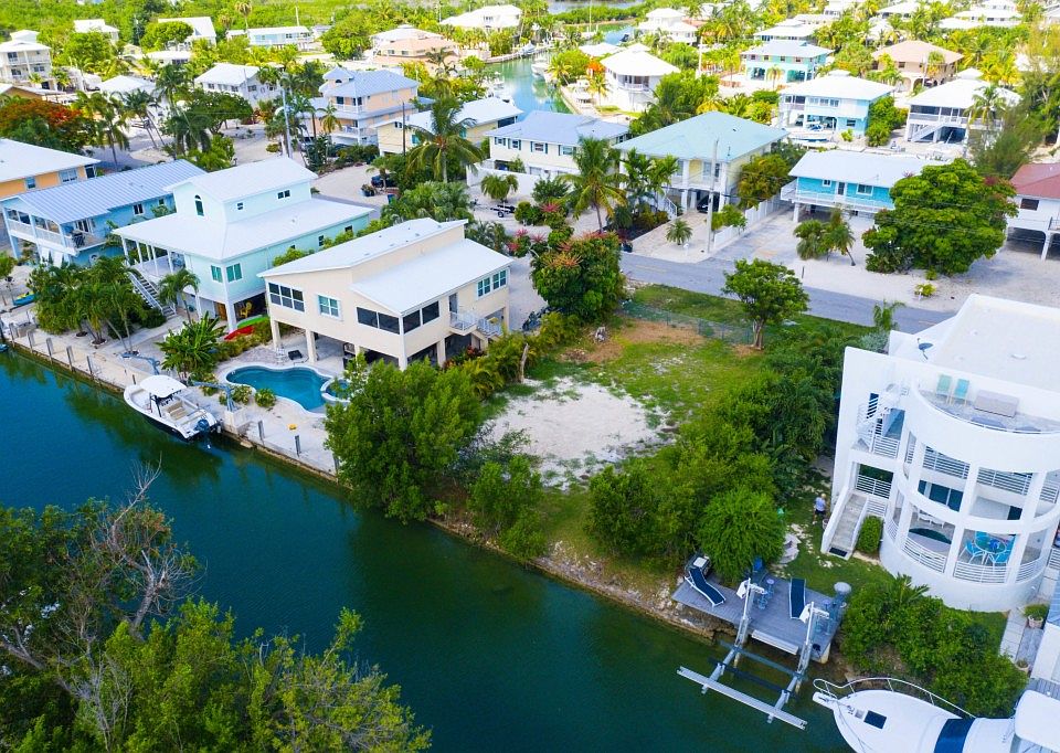 2nd image of 1041 Caribbean Dr E