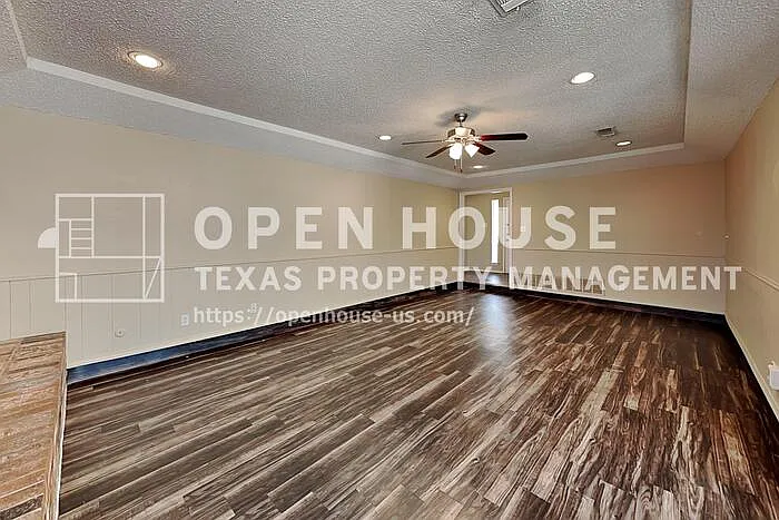 7465 Timberhill Dr — Photo 3