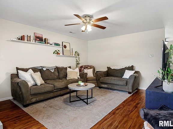 3rd image of 4105 McCormick Dr